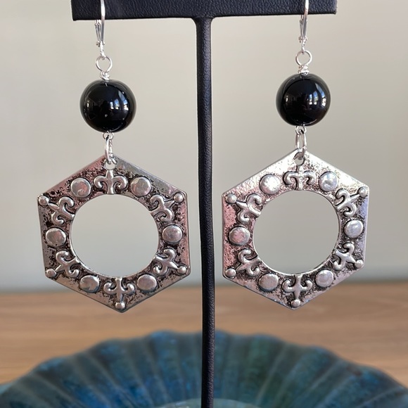 HAND CRAFTED EARRINGS Oversized Distressed Silvertone Hexagon Black Glass Beads - Picture 5 of 12